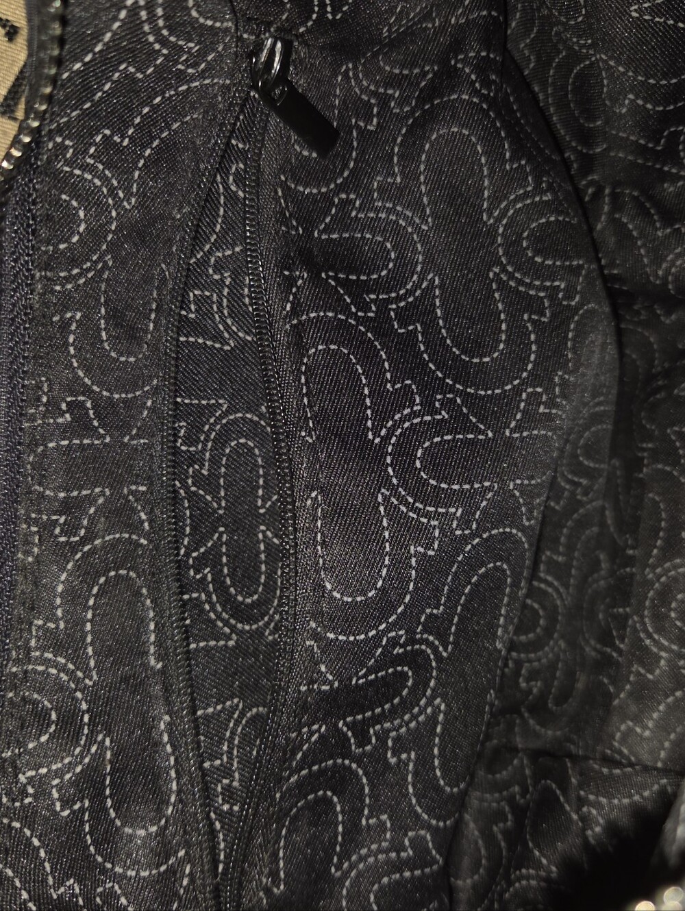 True Religion Black Messenger Bag with Beige Branded Strap - Picture 4 of 6